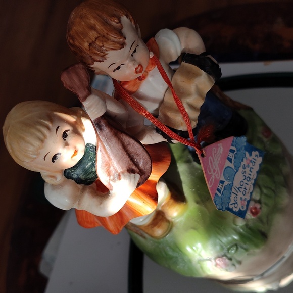 Lefton Music Box Alps Boy n Girl Lute accordion Plays Chim- cheree Mary Poppins - Picture 7 of 13